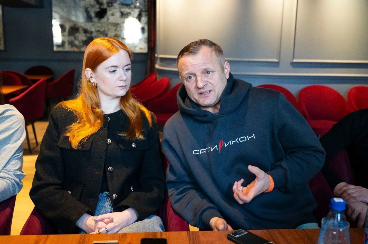 В преддверии премьерного спектакля «Вино из одуванчиков», выход которого обозначен в афише в День театра - 27 марта - в Омском театре драмы, журналисты пообщались с актёрами, занятыми в постановке В преддверии премьерного спектакля «Вино из одуванчиков», выход которого обозначен в афише в День театра - 27 марта - в Омском театре драмы, журналисты пообщались с актёрами, занятыми в постановке