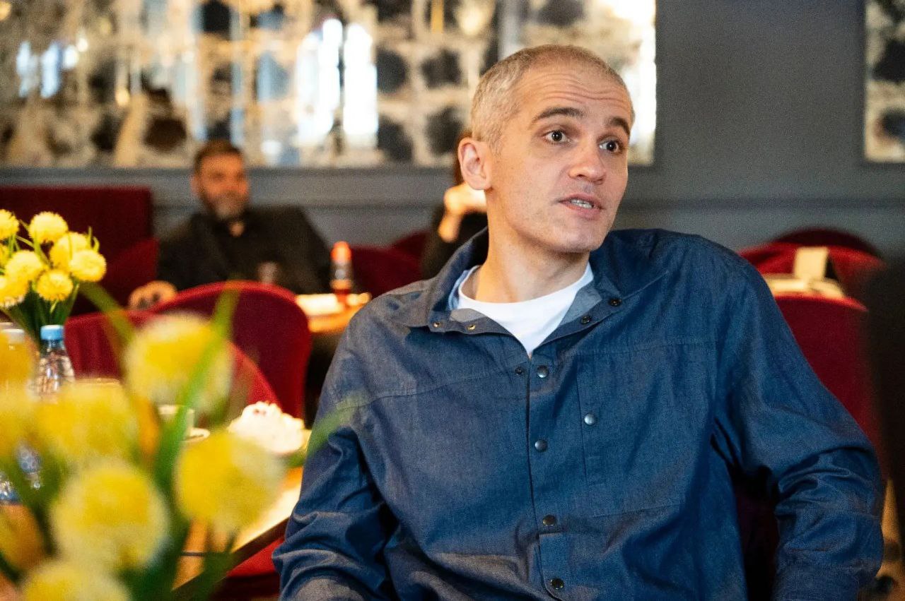 В преддверии премьерного спектакля «Вино из одуванчиков», выход которого обозначен в афише в День театра - 27 марта - в Омском театре драмы, журналисты пообщались с актёрами, занятыми в постановке В преддверии премьерного спектакля «Вино из одуванчиков», выход которого обозначен в афише в День театра - 27 марта - в Омском театре драмы, журналисты пообщались с актёрами, занятыми в постановке