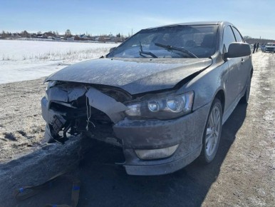 В Омской области у маршрутки отлетело колесо во встречную машину