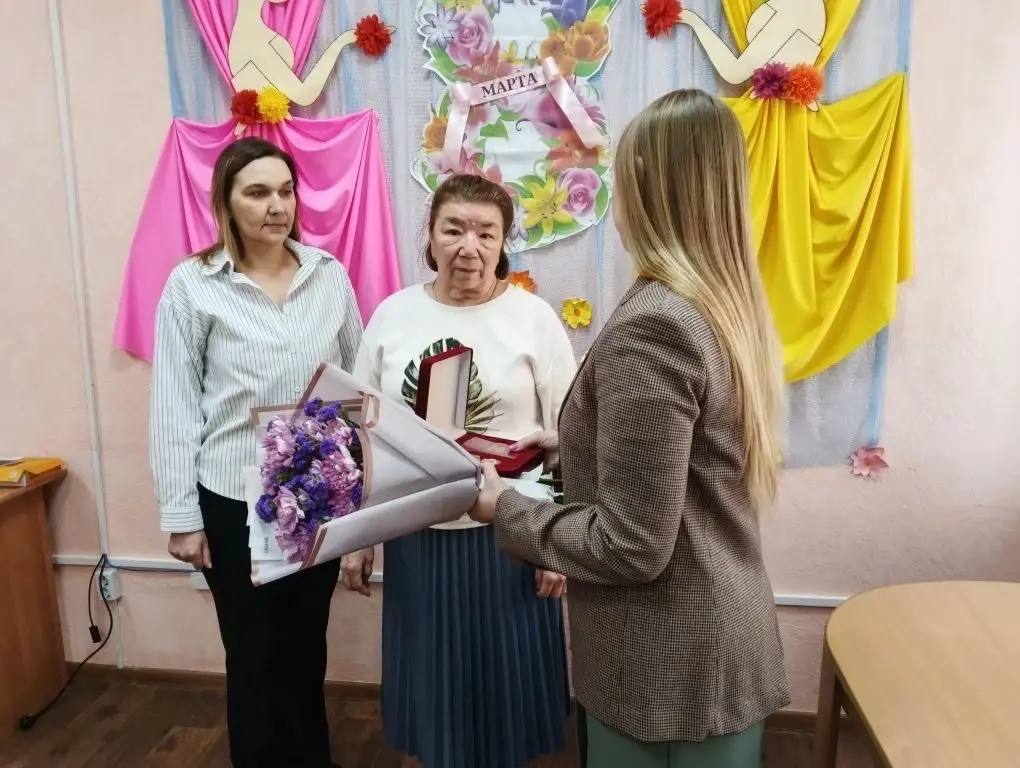 Награда нашла героя: сотрудники комплексного центра Таврического района передали семье бойца СВО медаль «За заслуги перед Запорожской областью» Награда нашла героя: сотрудники комплексного центра Таврического района передали семье бойца СВО медаль «За заслуги перед Запорожской областью»