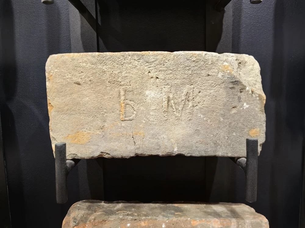 «Кирпич Достоевского» - выставка под таким названием открылась сегодня в Омской крепости «Кирпич Достоевского» - выставка под таким названием открылась сегодня в Омской крепости