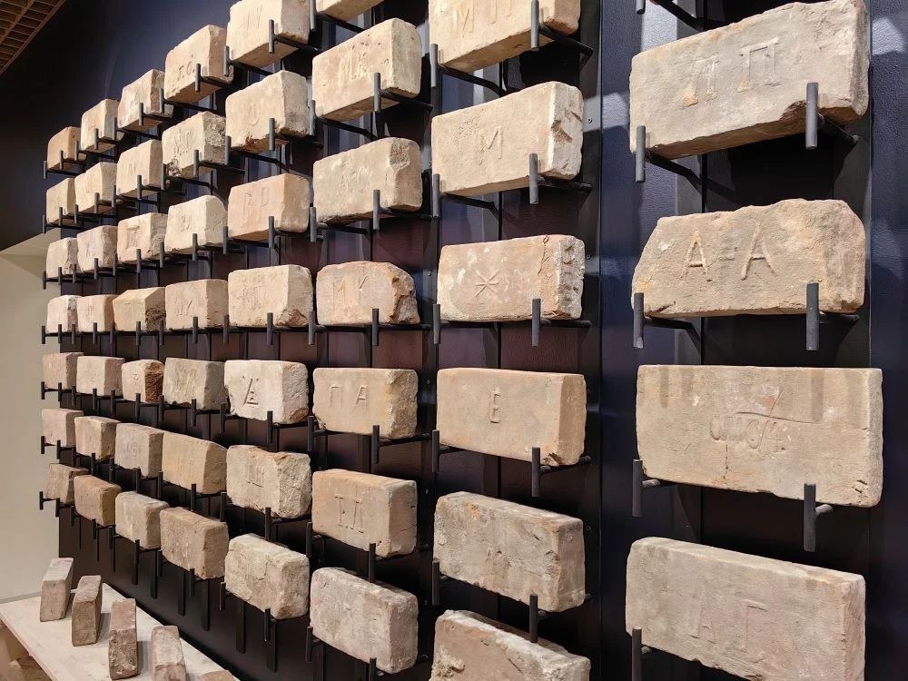 «Кирпич Достоевского» - выставка под таким названием открылась сегодня в Омской крепости «Кирпич Достоевского» - выставка под таким названием открылась сегодня в Омской крепости