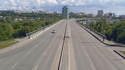 В омском дептрансе заявили о закрытии Фрунзенского моста