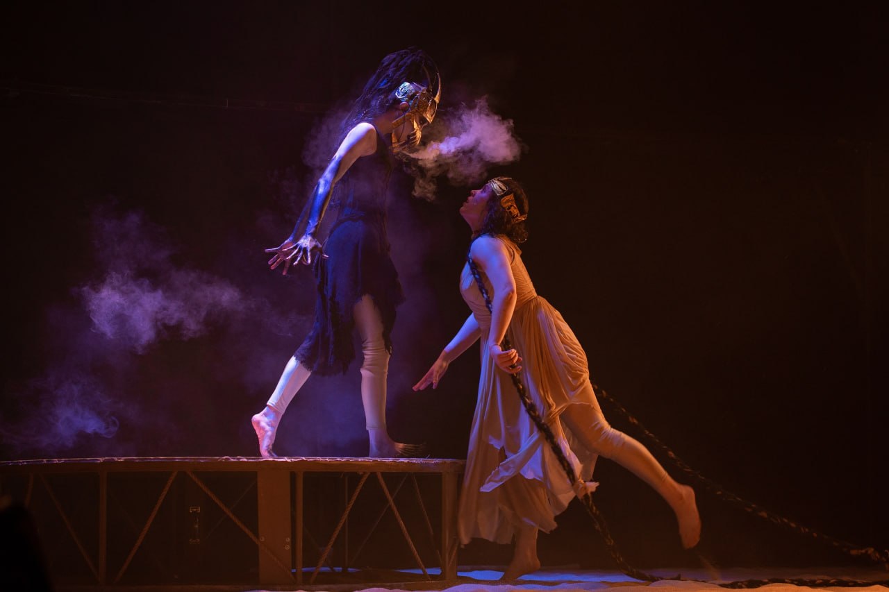 «Мир поэзии Марины Цветаевой» — в Омском ТЮЗе прошла премьера спектакля «Островитянка» «Мир поэзии Марины Цветаевой» — в Омском ТЮЗе прошла премьера спектакля «Островитянка»