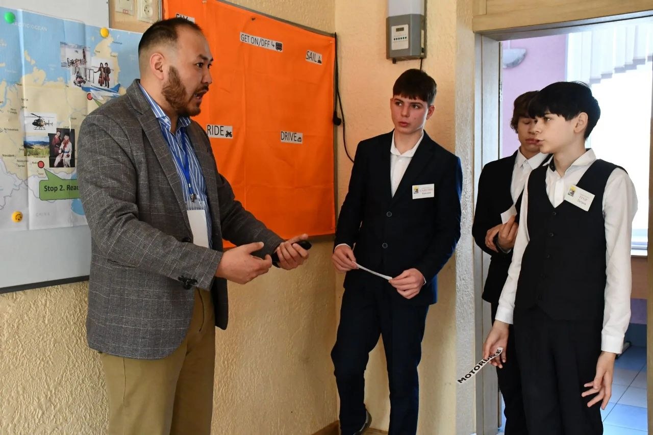 Пять омских педагогов продолжат борьбу за главный приз престижного конкурса «Учитель года России», входящего в линейку национального проекта «Молодежь и дети» Пять омских педагогов продолжат борьбу за главный приз престижного конкурса «Учитель года России», входящего в линейку национального проекта «Молодежь и дети»