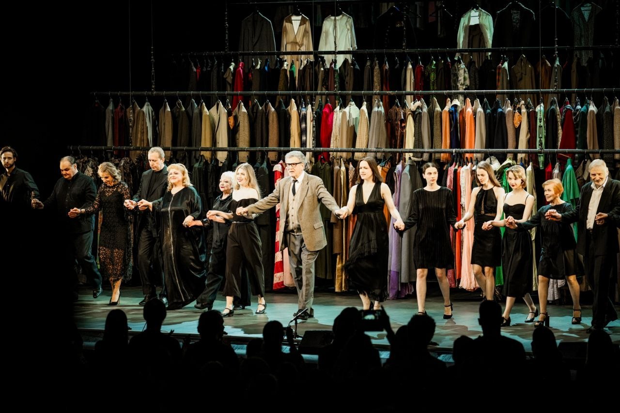 Поприветствовал участников и гостей на торжественном открытии всероссийского фестиваля «Его величество Театр» Поприветствовал участников и гостей на торжественном открытии всероссийского фестиваля «Его величество Театр»