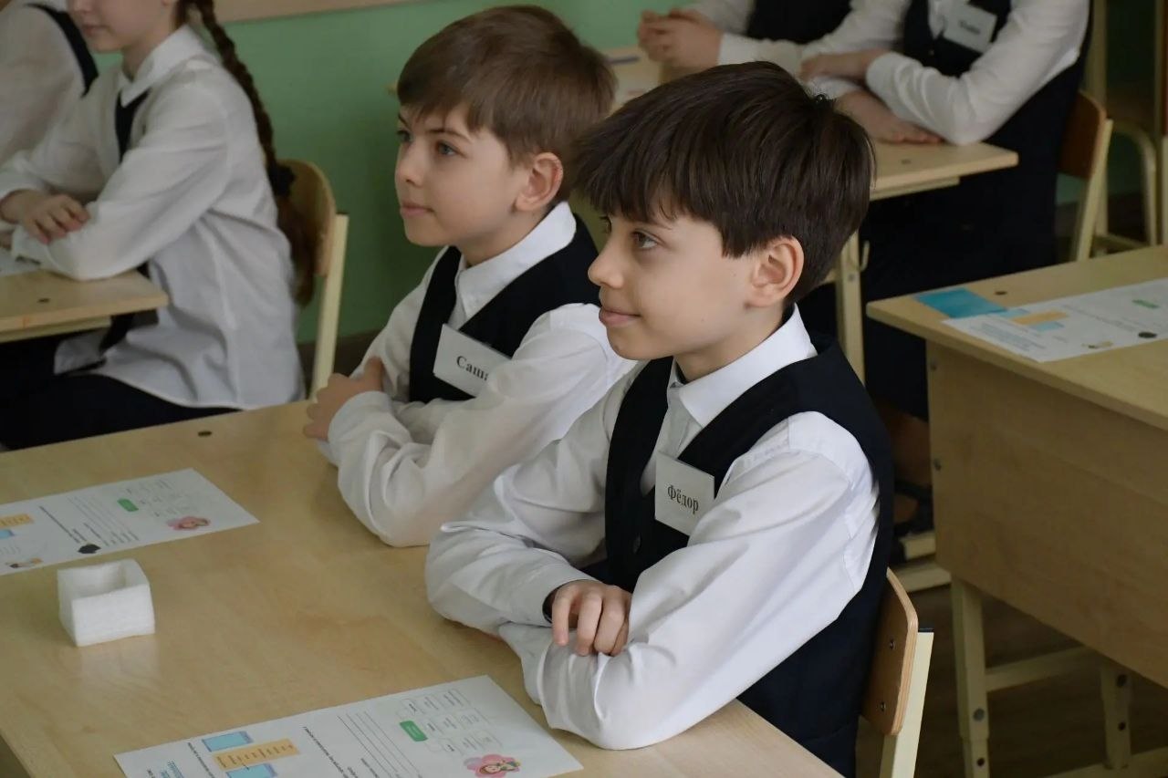 Пять омских педагогов продолжат борьбу за главный приз престижного конкурса «Учитель года России», входящего в линейку национального проекта «Молодежь и дети» Пять омских педагогов продолжат борьбу за главный приз престижного конкурса «Учитель года России», входящего в линейку национального проекта «Молодежь и дети»