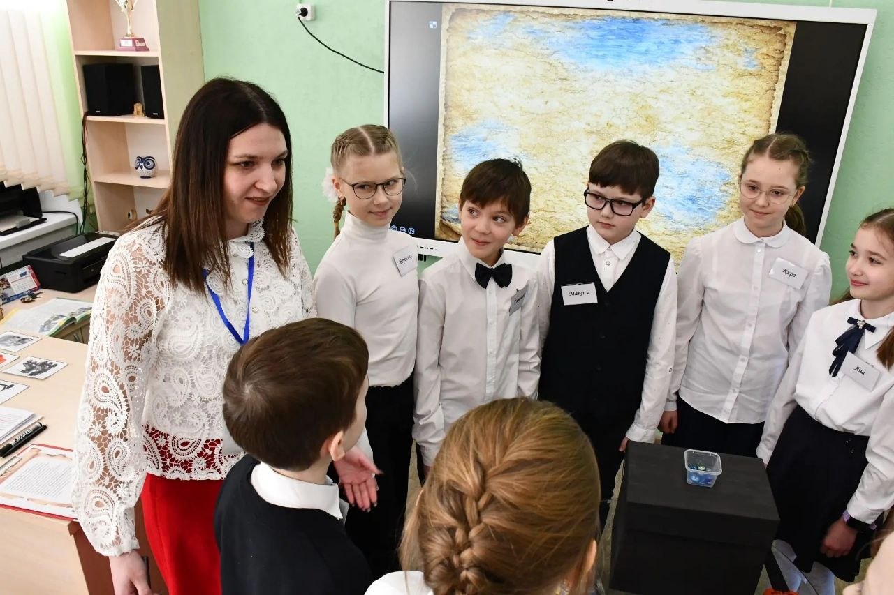 Пять омских педагогов продолжат борьбу за главный приз престижного конкурса «Учитель года России», входящего в линейку национального проекта «Молодежь и дети» Пять омских педагогов продолжат борьбу за главный приз престижного конкурса «Учитель года России», входящего в линейку национального проекта «Молодежь и дети»