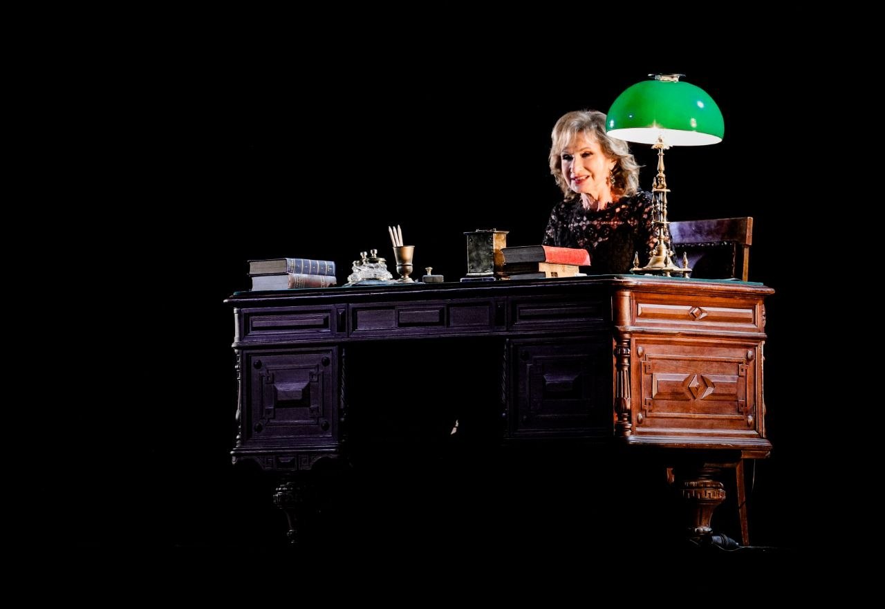 Поприветствовал участников и гостей на торжественном открытии всероссийского фестиваля «Его величество Театр» Поприветствовал участников и гостей на торжественном открытии всероссийского фестиваля «Его величество Театр»