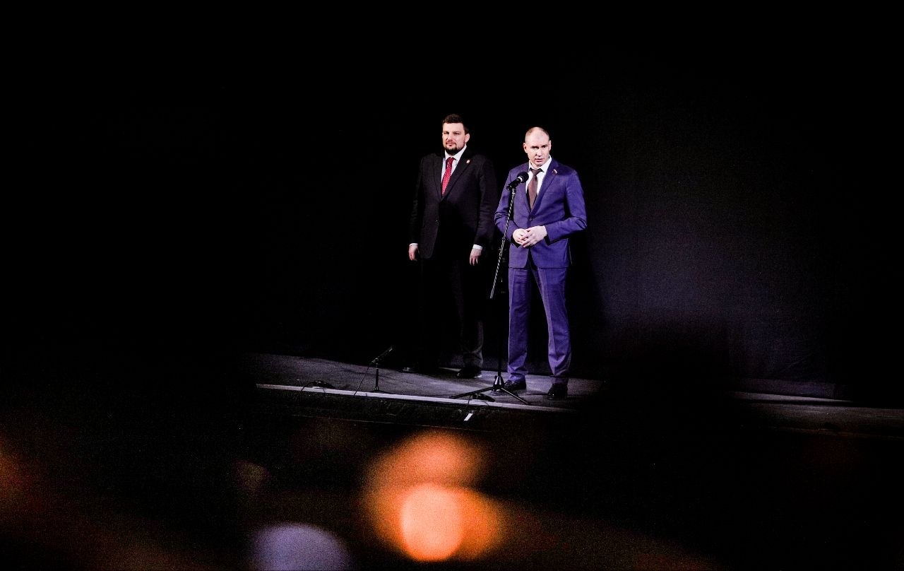 Поприветствовал участников и гостей на торжественном открытии всероссийского фестиваля «Его величество Театр» Поприветствовал участников и гостей на торжественном открытии всероссийского фестиваля «Его величество Театр»