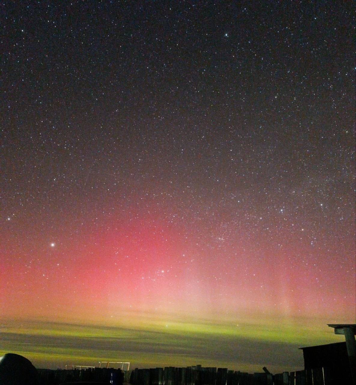 Красочное северное сияние могли наблюдать сегодня ночью жители разных регионов России Красочное северное сияние могли наблюдать сегодня ночью жители разных регионов России