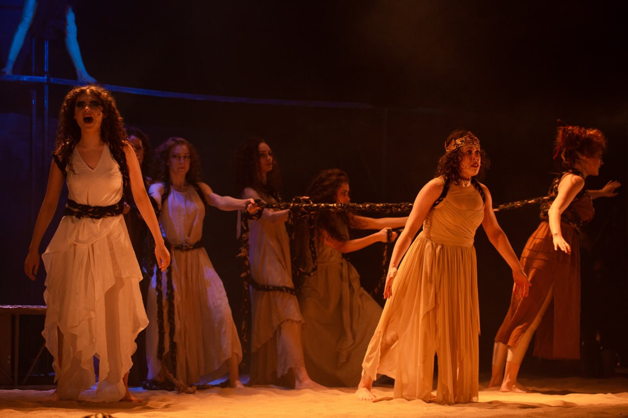 «Мир поэзии Марины Цветаевой» — в Омском ТЮЗе прошла премьера спектакля «Островитянка» «Мир поэзии Марины Цветаевой» — в Омском ТЮЗе прошла премьера спектакля «Островитянка»