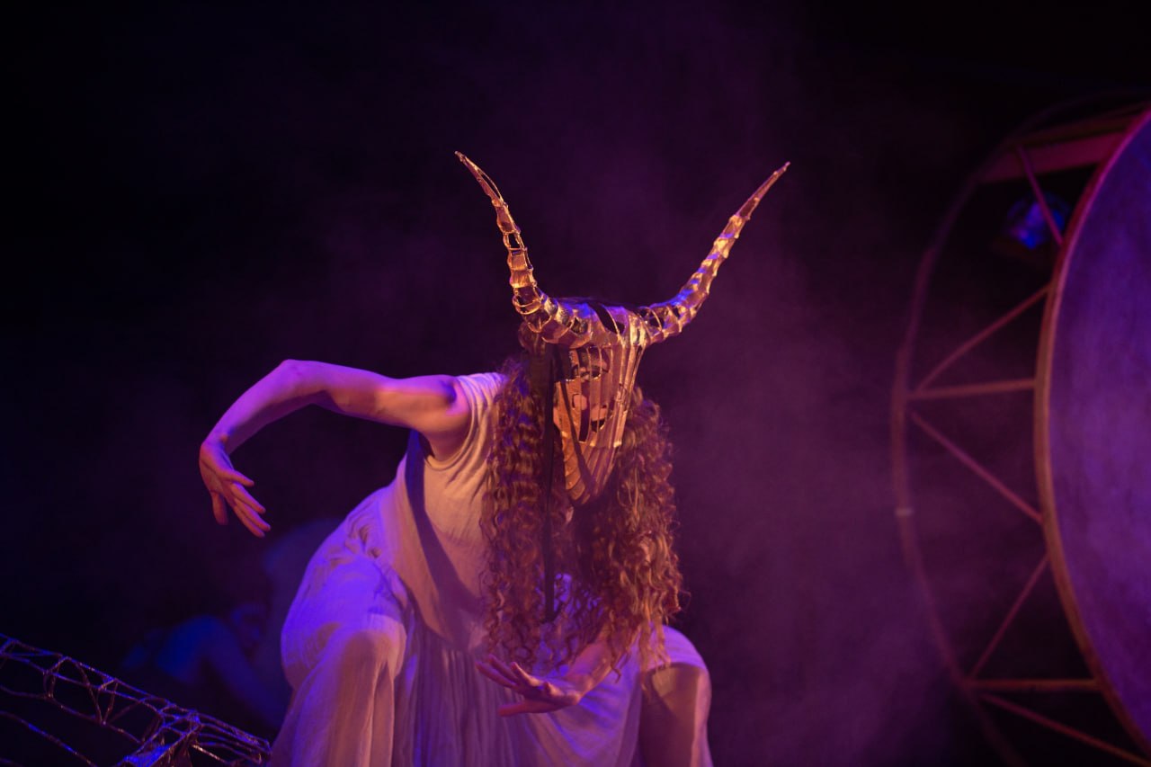 «Мир поэзии Марины Цветаевой» — в Омском ТЮЗе прошла премьера спектакля «Островитянка» «Мир поэзии Марины Цветаевой» — в Омском ТЮЗе прошла премьера спектакля «Островитянка»