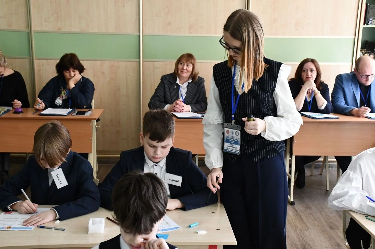 Пять омских педагогов продолжат борьбу за главный приз престижного конкурса «Учитель года России», входящего в линейку национального проекта «Молодежь и дети» Пять омских педагогов продолжат борьбу за главный приз престижного конкурса «Учитель года России», входящего в линейку национального проекта «Молодежь и дети»