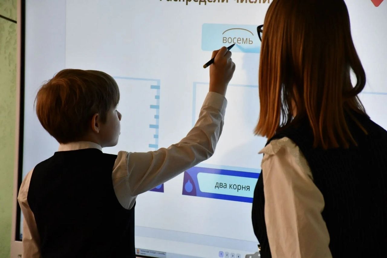 Пять омских педагогов продолжат борьбу за главный приз престижного конкурса «Учитель года России», входящего в линейку национального проекта «Молодежь и дети» Пять омских педагогов продолжат борьбу за главный приз престижного конкурса «Учитель года России», входящего в линейку национального проекта «Молодежь и дети»