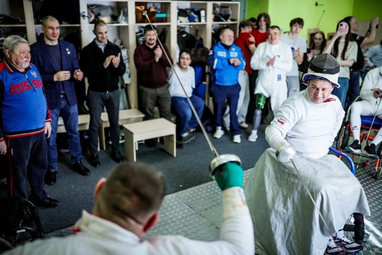 Член общественного совета проекта «ПРОдвижение ГЕРОЕВ» Александр Кузюков поддержал ветеранов СВО на соревнованиях по фехтованию на колясках Член общественного совета проекта «ПРОдвижение ГЕРОЕВ» Александр Кузюков поддержал ветеранов СВО на соревнованиях по фехтованию на колясках