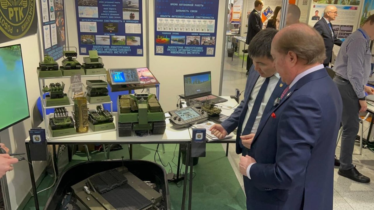 Курсанты Омского автобронетанкового инженерного института успешно представили свои разработки на «Архимеде-2026» Курсанты Омского автобронетанкового инженерного института успешно представили свои разработки на «Архимеде-2026»