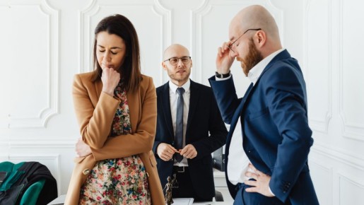 Неожиданное открытие: как женщина узнала о разводе спустя 10 лет