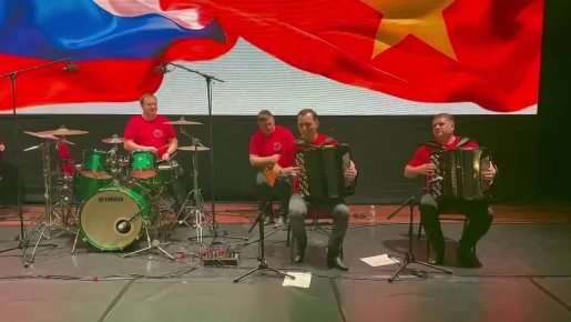 Омский русский народный хор покоряет Вьетнам и Камбоджу