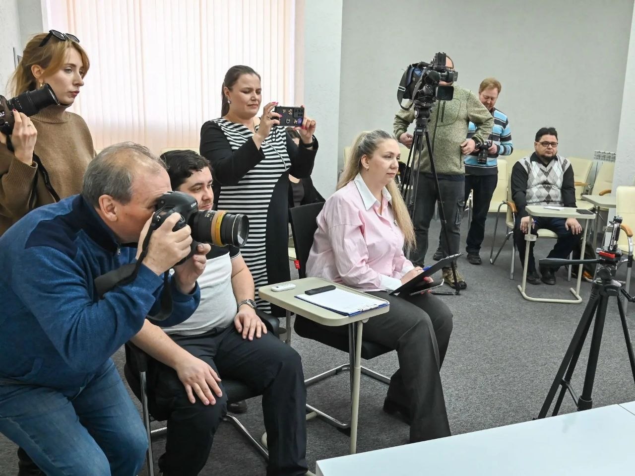 Вместе с коллегами принял участие в пресс-конференции, посвященной проведению в Культурной столице масштабного проекта для одаренных детей - Кубка губернатора по художественному творчеству Вместе с коллегами принял участие в пресс-конференции, посвященной проведению в Культурной столице масштабного проекта для одаренных детей - Кубка губернатора по художественному творчеству