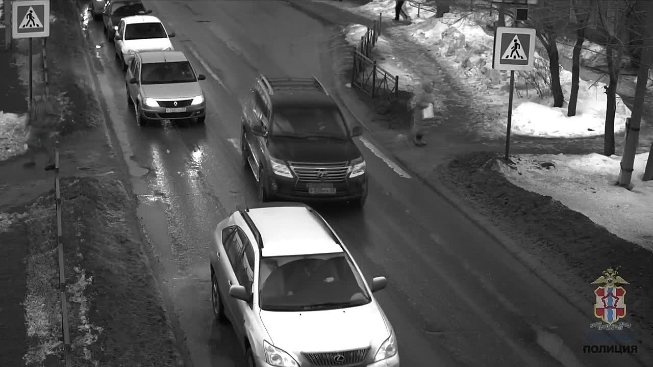 Комплекс фото-, видеофиксации административных правонарушений, установленный в районе остановки общественного транспорта «МСЧ-11», ежедневно фиксирует более 20 нарушений ПДД, многие из них – выезд на полосу встречного...