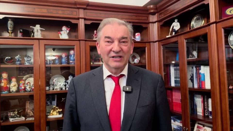 Президент Федерации хоккея России и легендарный вратарь Владислав Третьяк поздравляет омичей с возвращением отремонтированного СКК им. Виктора Блинова!