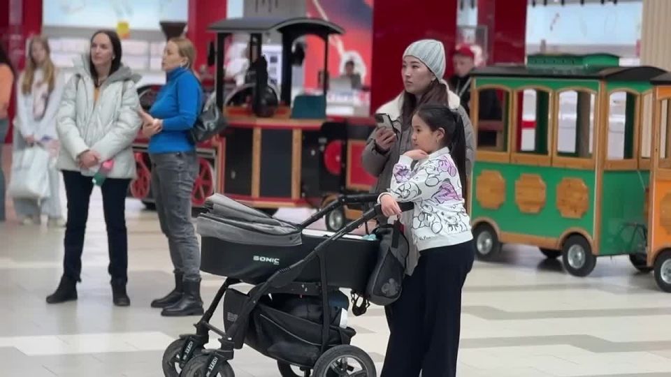 В свой профессиональный праздник культработники Культурной столицы - 2026 несут творчество в каждый уголок региона