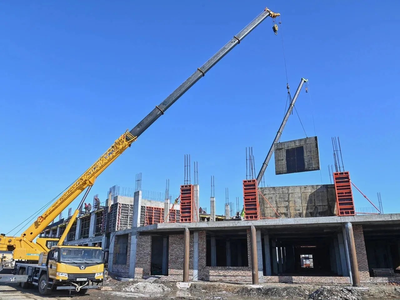 Виталий Хоценко сообщил о ходе строительства школы в селе Одесское