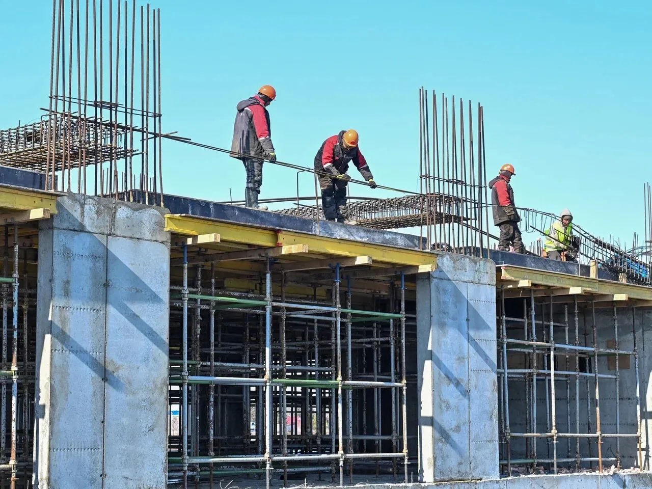 Виталий Хоценко сообщил о ходе строительства школы в селе Одесское Виталий Хоценко сообщил о ходе строительства школы в селе Одесское