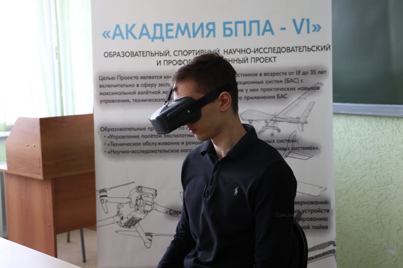 400 человек прошли обучение в «Академии БПЛА – V1» и создали за это время 30 проектов в области эксплуатации беспилотников 400 человек прошли обучение в «Академии БПЛА – V1» и создали за это время 30 проектов в области эксплуатации беспилотников