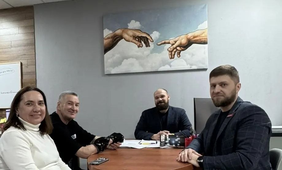 Финалисты региональных программ для ветеранов СВО из Омской области и Камчатского края обменялись опытом развития беспилотных технологий