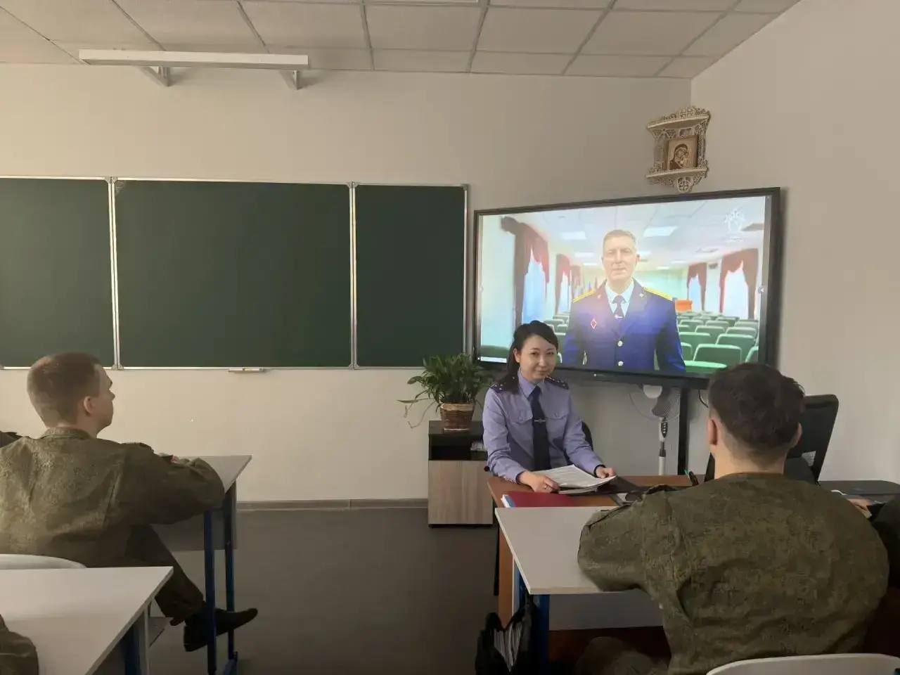 Сотрудники регионального следственного управления провели профилактическую беседу с кадетами