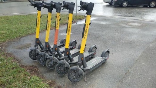 Будут зависеть от погоды: в Омске начался сезон электросамокатов