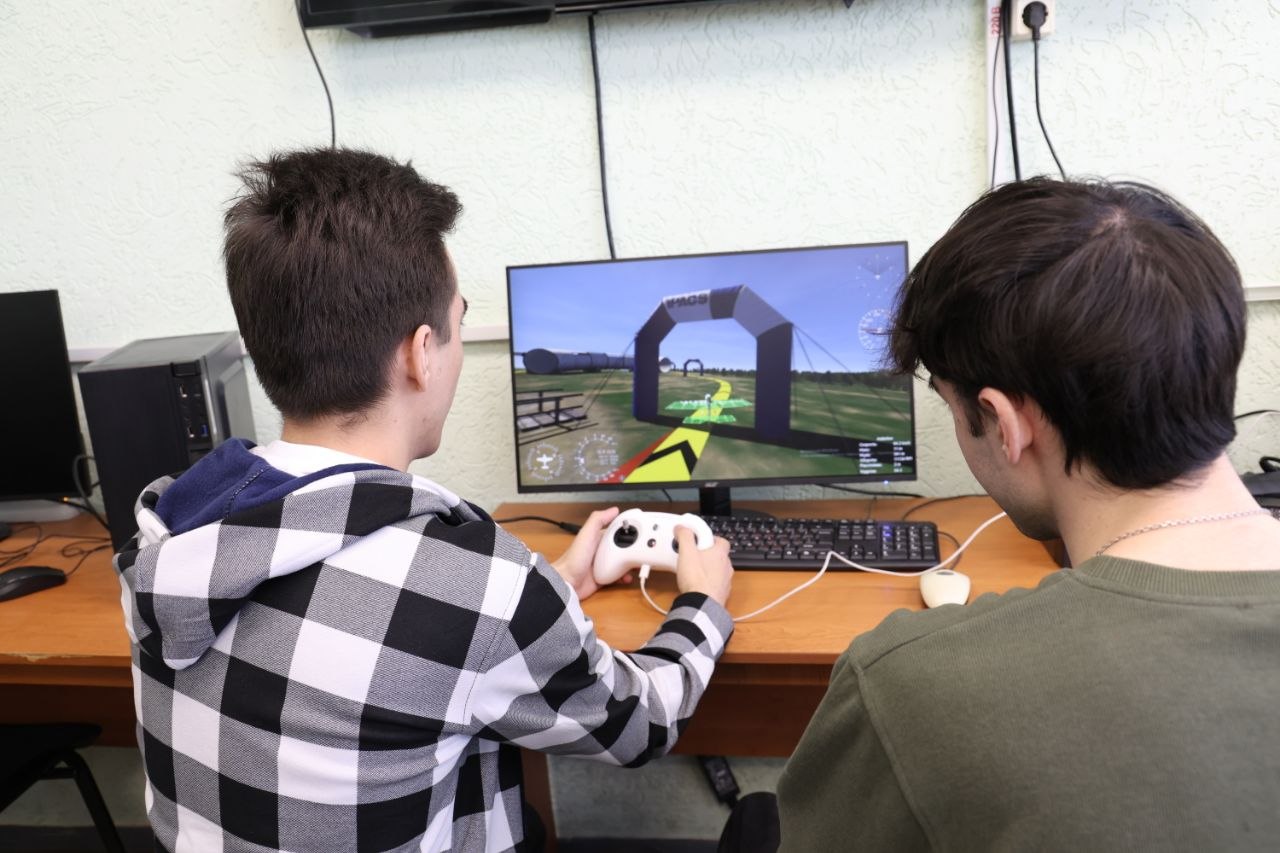 400 человек прошли обучение в «Академии БПЛА – V1» и создали за это время 30 проектов в области эксплуатации беспилотников 400 человек прошли обучение в «Академии БПЛА – V1» и создали за это время 30 проектов в области эксплуатации беспилотников