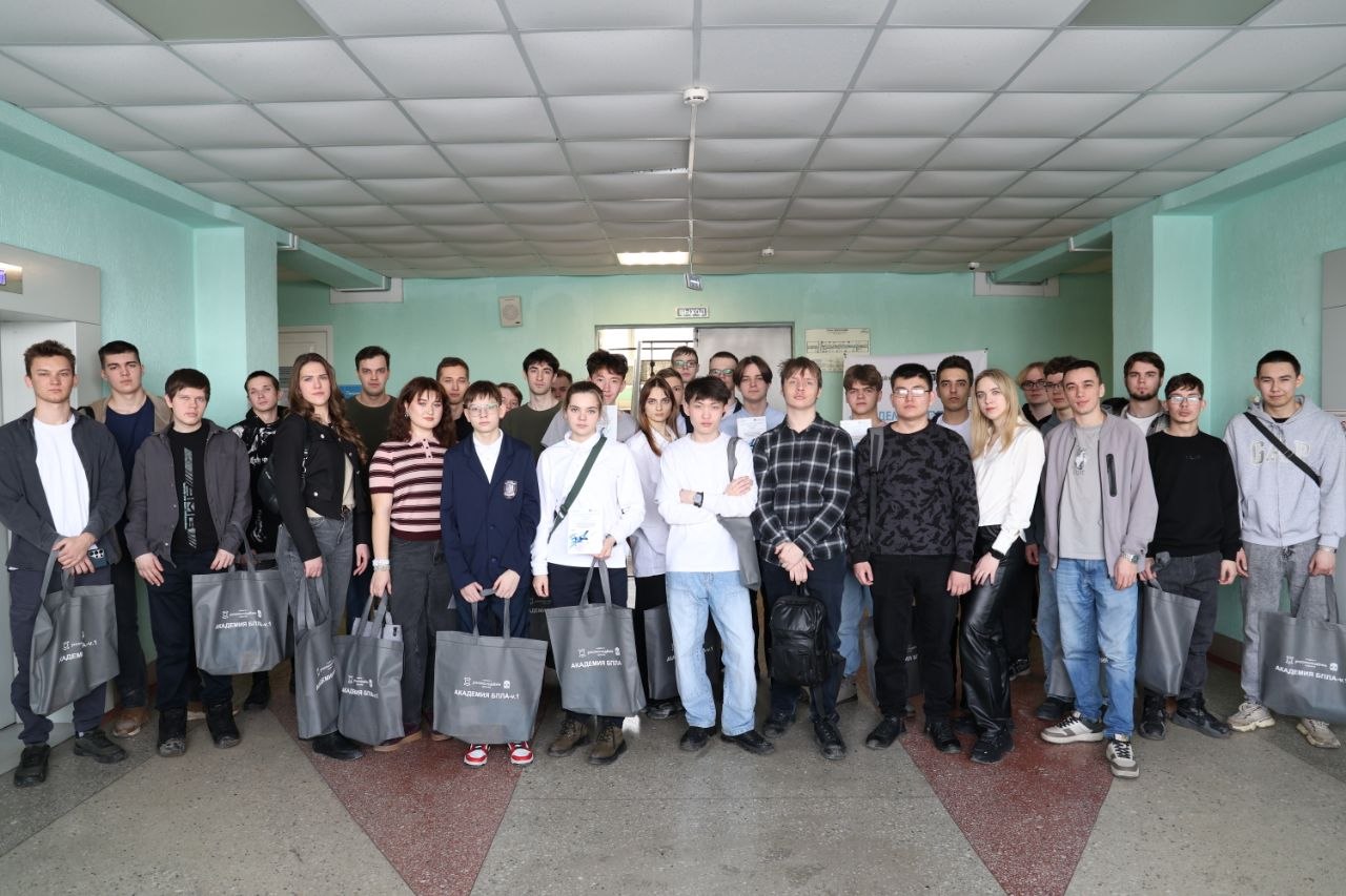 400 человек прошли обучение в «Академии БПЛА – V1» и создали за это время 30 проектов в области эксплуатации беспилотников 400 человек прошли обучение в «Академии БПЛА – V1» и создали за это время 30 проектов в области эксплуатации беспилотников