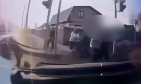 Серьезная авария в Омске: на перекрестке столкнулись два автомобиля