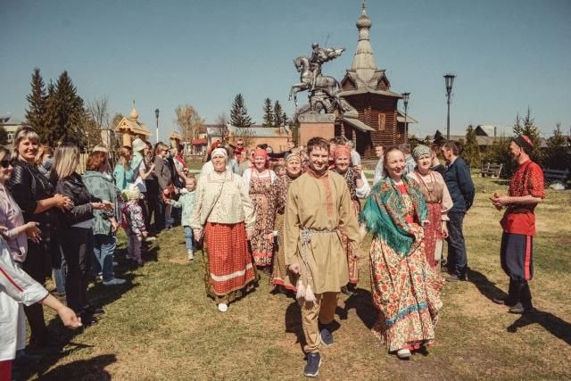 «Старина Сибирская» приглашает отметить Красную горку «Старина Сибирская» приглашает отметить Красную горку