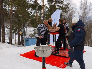 �������� ����� ���� ����������� ����������������� ��������� Siberian Power Show � �����������