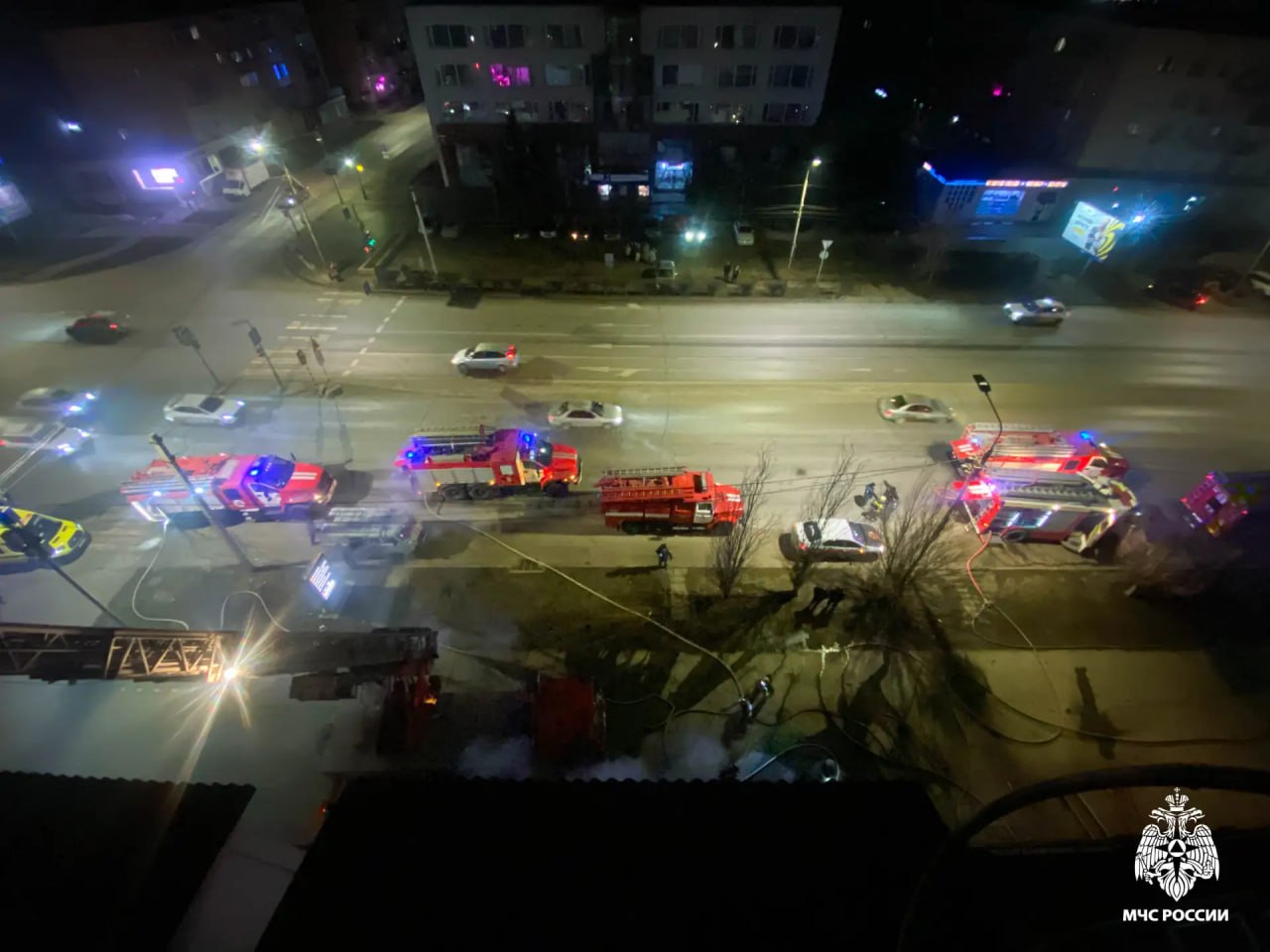 В Омске ночью вспыхнул магазин тканей на улице Масленникова В Омске ночью вспыхнул магазин тканей на улице Масленникова