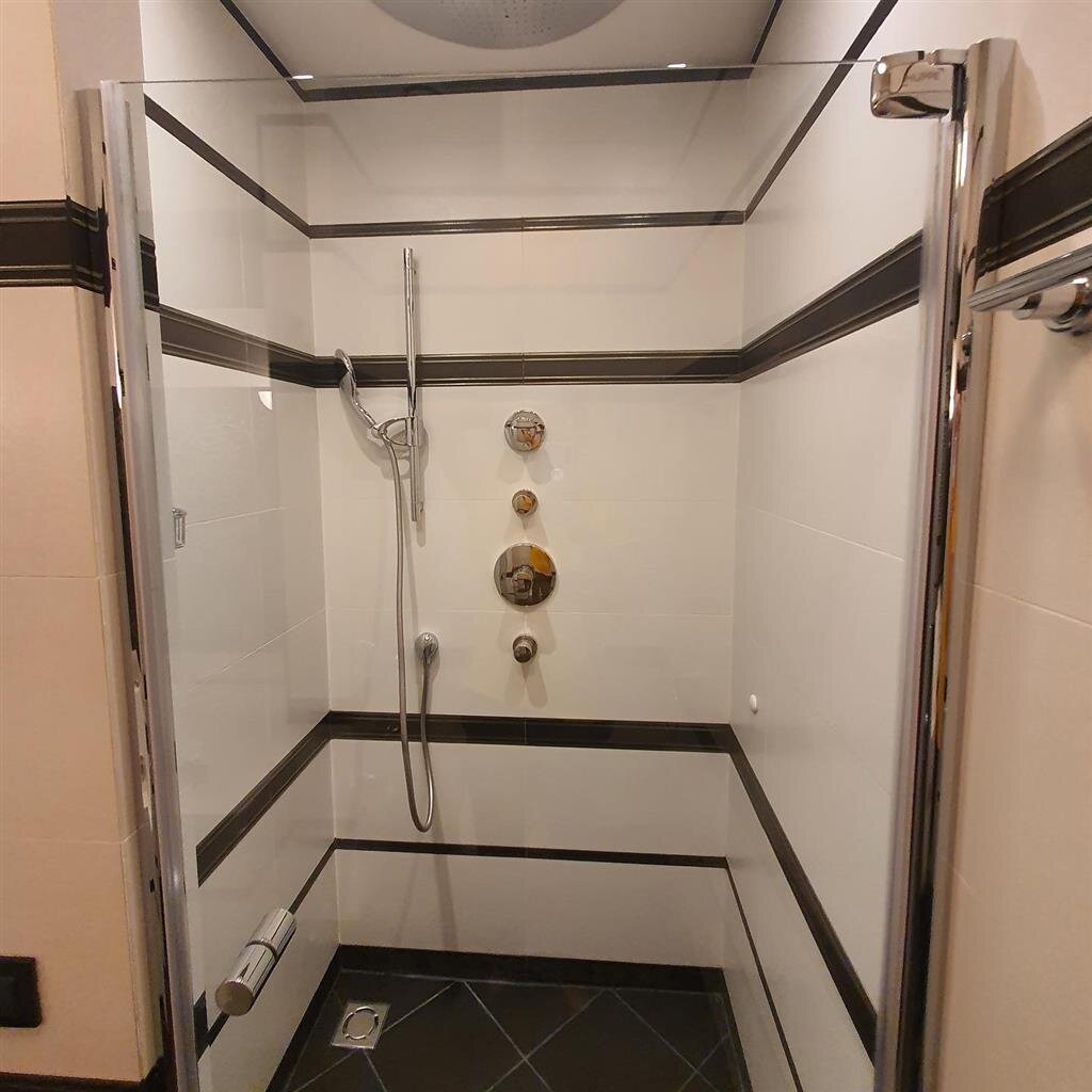 Как правильно ухаживать за душевой кабиной: советы и секреты