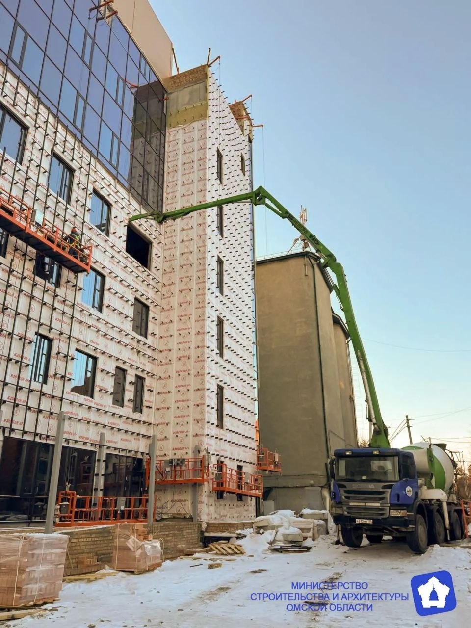 Омская область в тройке лидеров Сибири по вводу жилых и нежилых зданий, сообщил глава регионального Минстроя Александр Рашко на заседании итоговой коллегии ведомства