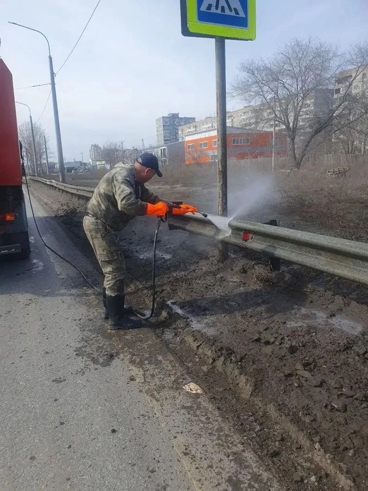 В минувшие сутки в работах по содержанию улично-дорожной сети было задействовано 195 единиц техники и 239 рабочих В минувшие сутки в работах по содержанию улично-дорожной сети было задействовано 195 единиц техники и 239 рабочих