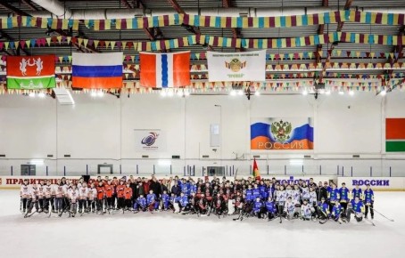 Нововаршавский «Каразюк» впервые завоевал кубок хоккейного турнира «Омские орлята»