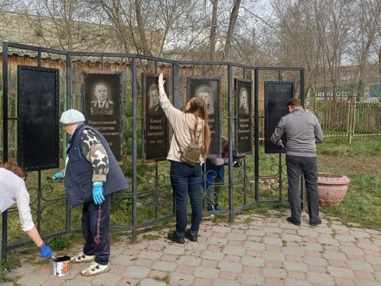 В Кировском округе Омска проходят мероприятия по очистке и благоустройству мемориальных объектов в рамках акции «Не зарастет народная тропа», которая продлится до конца октября