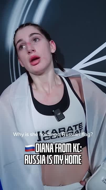 Бойцы ММА гордо поднимают флаг России и отвечают русофобам