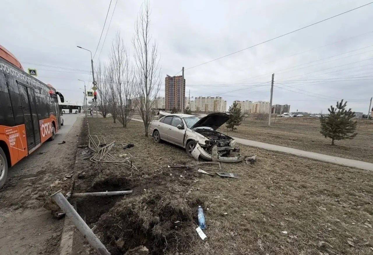 Пьяные гонки в Амурском поселке: 17-летний омич без прав перевернул иномарку с пассажирами Пьяные гонки в Амурском поселке: 17-летний омич без прав перевернул иномарку с пассажирами