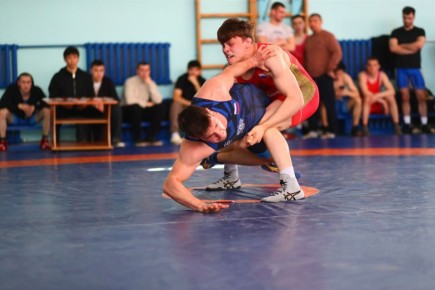 Студенты сразились за награды Спартакиады вузов в греко-римской борьбе
