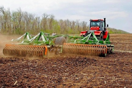 Омские аграрии планируют высеять 330,8 тысяч тонн семян во время весенней посевной кампании