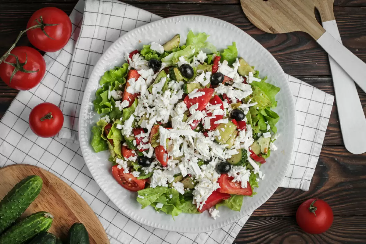 Шопский салат: уютный вкус Болгарии в вашем доме