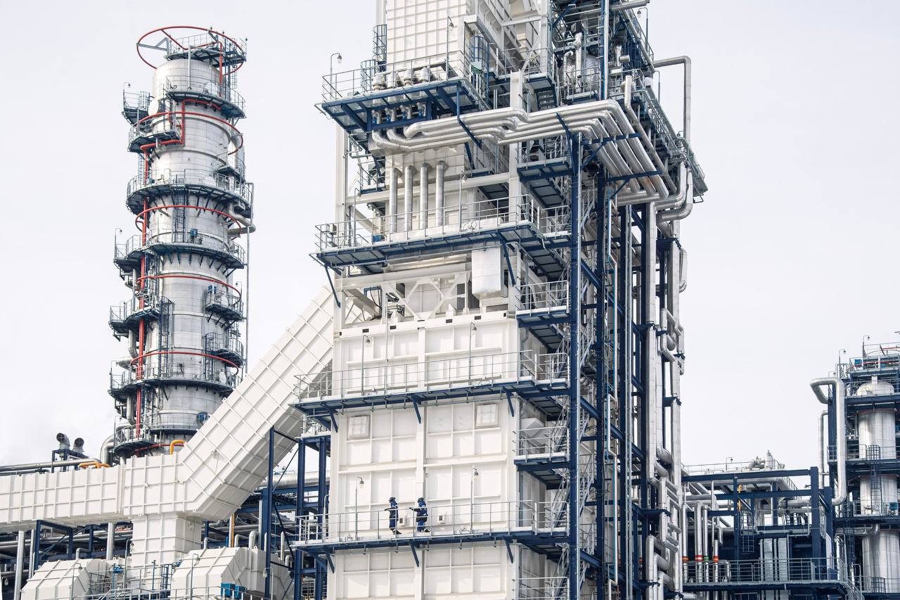 В 2025 году «Газпром нефть» достигла исторического рекорда по переработке нефти В 2025 году «Газпром нефть» достигла исторического рекорда по переработке нефти